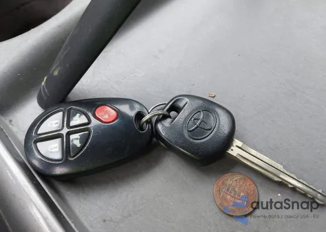 2010 Toyota Sienna Le from USA, damaged, VIN 5TDKK4CC0AS309854